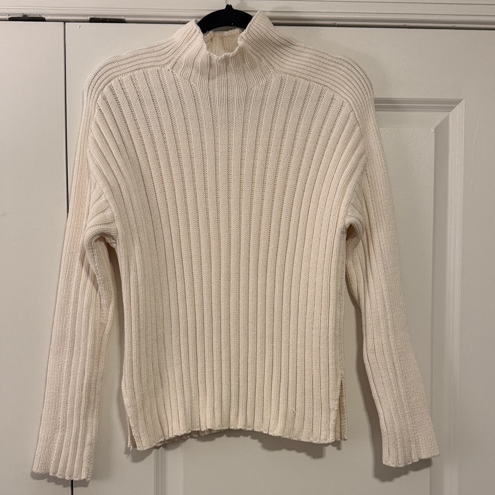 Abercrombie Women's Cream Ribbed Sweater